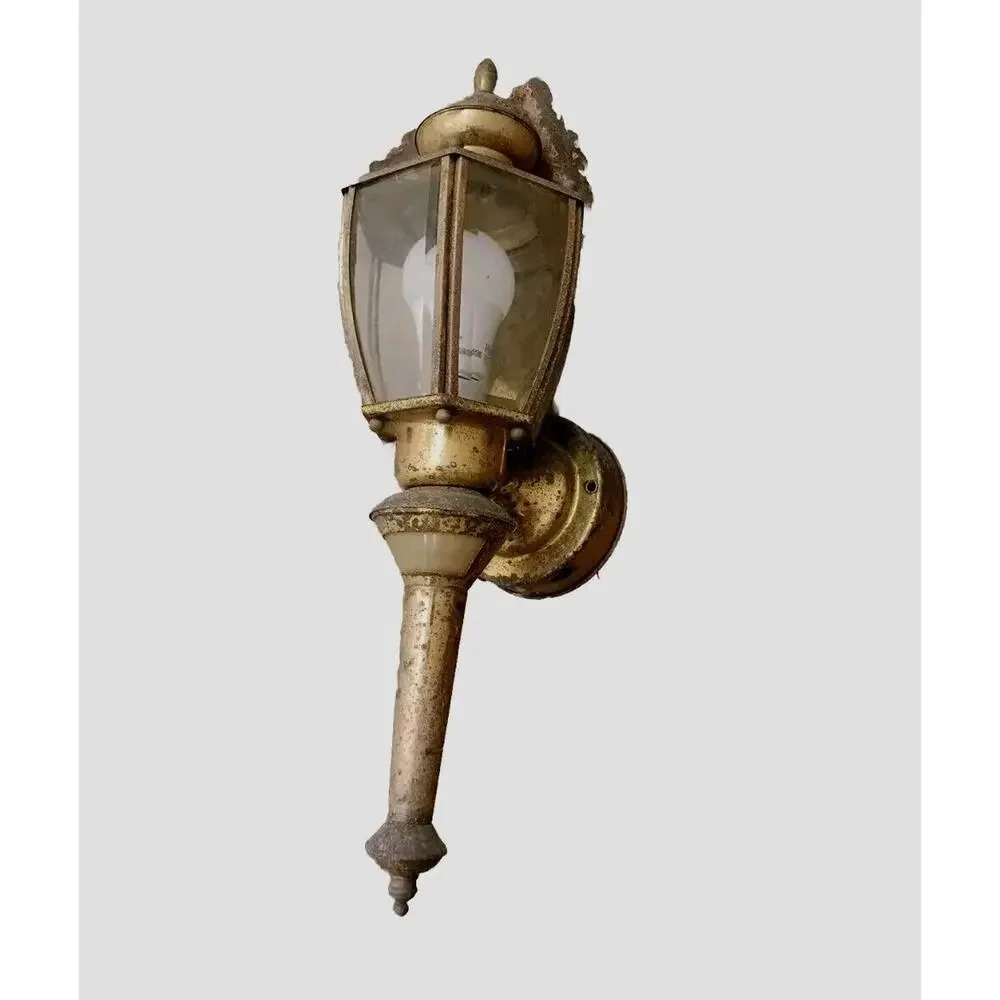 AGED BRASS Motion Outdoor Light Fixture Farmhouse Cottage Beachy Movie Set Prop